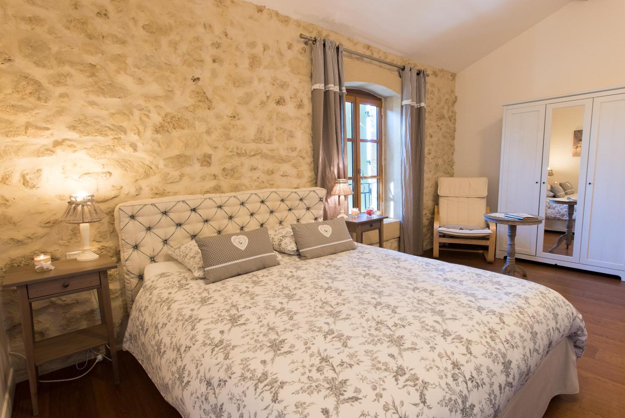Le Relais De Pigasse Hotell Ouveillan Rom bilde