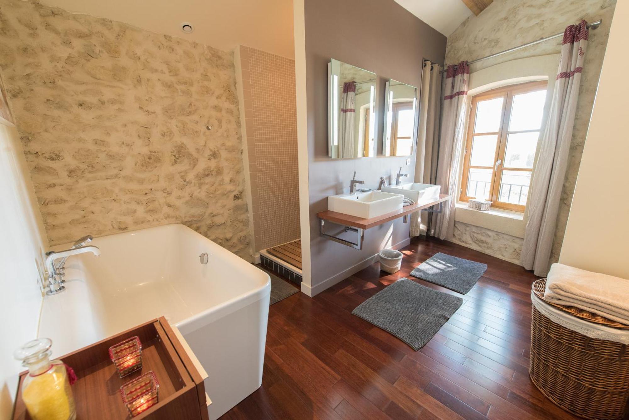 Le Relais De Pigasse Hotell Ouveillan Eksteriør bilde